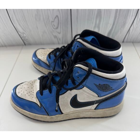 Authentic Nike Air Jordan 1 Retro High OG Obsidian Blue Athletic Shoe Youth 5 - Picture 3 of 9
